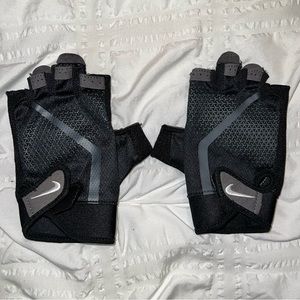 Nike Men’s Fitness Gloves, size S/M